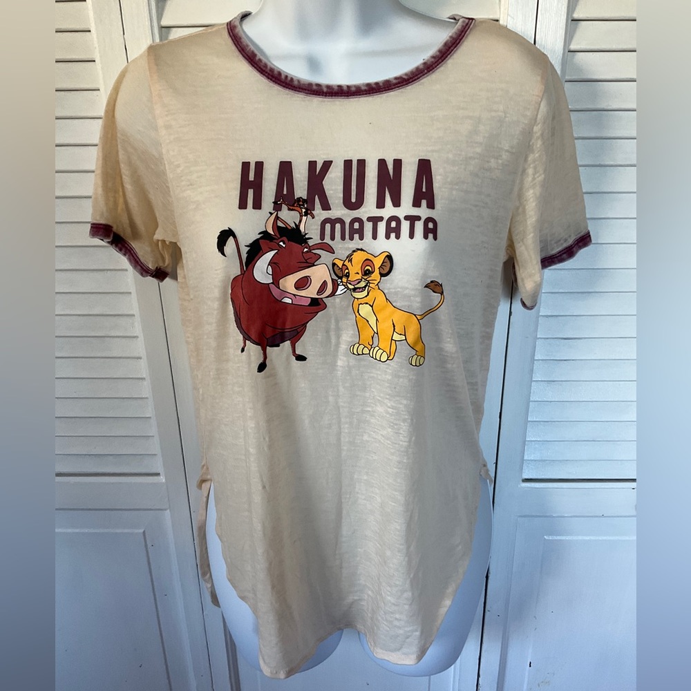 The Lion King Hakuna Mata T-shirt Medium